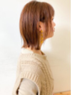 ネイヴィル(navile) アッシュブラウン×小顔オトナ外ハネボブ