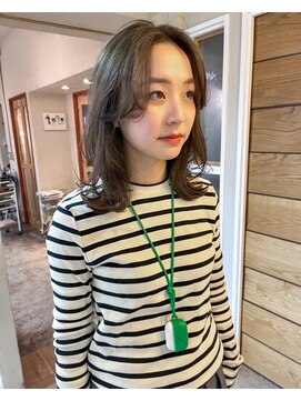 カータ(CARTA) オリーブベージュなミディアムレイヤー◎