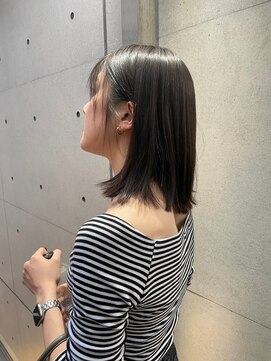 ナンバー リコ 名駅 ジャム 名古屋(N° rico JAM) 伸ばしかけミディアム　切りっぱなし　ブラック　前髪カット