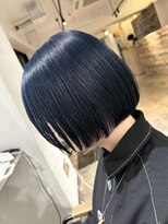 ニュート(Neut )&nbsp;ケアブリーチダブルカラー切りっぱなしボブネイビー