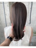 オレンジ色を抑えた【カーキベージュ】がオススメです。