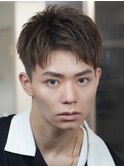 ビジネスマンにも人気のアップバングショートスタイル