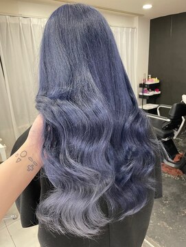 ビゼ 梅田(BIZE) ディープブルーの透け感艶ロングウェーブ