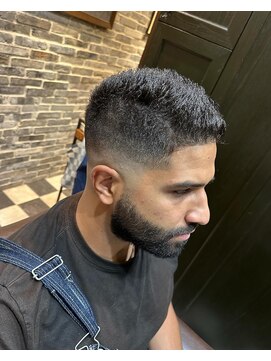 ミリオンバックス 御徒町店(Million Backs) フェード/外国人ヘア/お髭トリミング<理容室>[メンズ/眉毛]