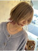 ハイトーンハニーベージュピンク裾カラー外ハネレイヤーショート