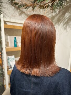 トリコ ショップアンドヘアサロン(tricot shop hair salon) オレンジブラウン／外ハネミディアムヘア
