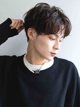 ステラ(STELLA) 波巻きパーマ センターパート ツーブロック 束感 20代 爽やか