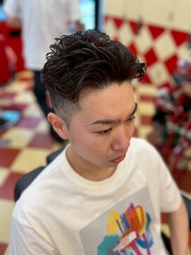 キングスマントーキョー 多摩センター2nd(KINGSMAN TOKYO) ツーブロック×フェードスタイル