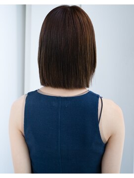 エインアンリー 表参道(AIN.ANLY.) ぱっつん前髪薄めバング鎖骨ミディアムボブ耳かけボブパーマ小顔