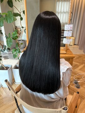 リベラル(liberal) 髪質改善　艶髪ロング　透明感ブラック【20代/30代/40代】