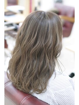 フルブルーム(fullbloom) [西八王子/full bloom]グレージュハイライトオンインナーグレー