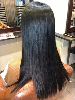 アロハ ヘアデザイナーズ(Aloha HAIRDESIGNERS)の写真/【エクラスタトリートメント取扱い】栄養成分CMCを特許技術により高濃度配合☆髪にハリとツヤを与えます！