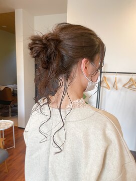 スリーバイザサロン(THREE by the salon) やわらかグレーブラウン