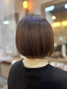 クオリア(QUALIA) 10代20代30代 前下がり大人可愛い小顔丸みボブ 伸ばしかけ◎柏