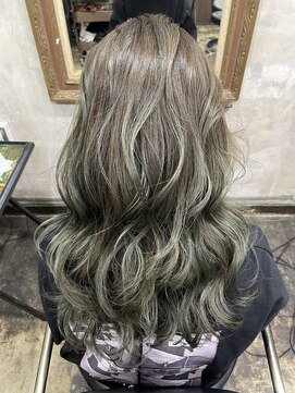 サル(saru) #ハイライトカラー × #カーキベージュ