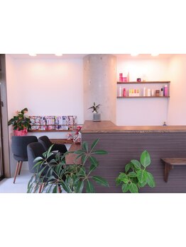 【今治駅から車で5分*】3席のみのプライベートサロン"1+un plus Hair Design"で癒しのsalontimeを―。