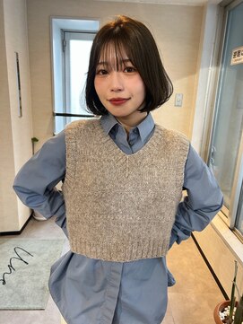 ユヌ(Une) Kotaro ぷくっとボブにクリアオリーブベージュ