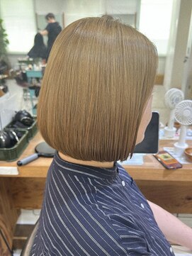 イチエ(ICHIE) 透明感ベージュで大人可愛いカジュアルボブ