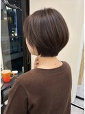 深みブラウンのコンパクトボブ