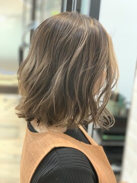 ヴォランチヘア(Volante.Hair) ハイライトゆるミディ