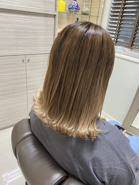 アールモンドヘア新世界 切りっぱなしロブ♪