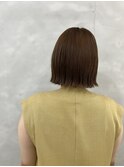 くすみベージュ×ぱつっとボブ