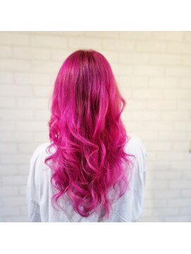 エミタス 練馬(emi+ Hair & eyelash) 派手色ピンク