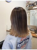 バレイヤージュ×寒色すぎないベージュ