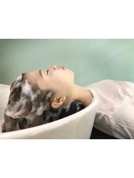 大人女性やビジネスマンなど、男女共に人気のヘッドスパ◎ヘッドスパのみのクーポンもあるのでお気軽に♪