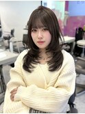 ミディアムレイヤー グレージュ シースルーバング 顔周り