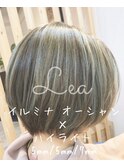 ミディアム・ハイトーンボブ