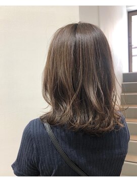 ネイヴィル(navile) アッシュグレージュ