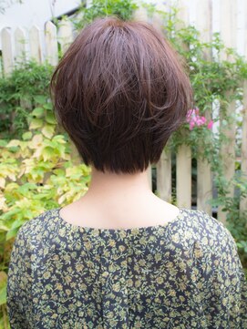 ヘアアンドリラクゼーション シャッセ(Hair&Relaxation SASE) 前下がりハンサムショート