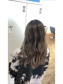 フェニーチェ オン ザ ビーチ(FENICE on the beach) コントラストバレイヤージュ