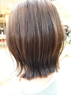 シャンプーボーイ くびれのあるボブ