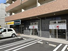 アンバイヘアー 蘇我店(and by hair)の雰囲気（ビル外観。隣にはオリックスレンタカーさんがあります。）