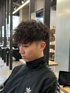 リッチブランドアンドコー(Rich Brand&Co) スペインカール ハイライトカラー　メンズカット　メンズパーマ