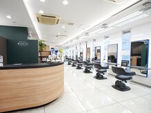 ロコファクトリー(ROCO Factory)の雰囲気（店内は奥行きのある開放的な明るい店内…）