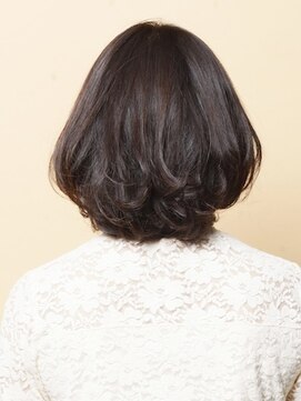 アンダートゥリー(_TREE) 大人のミディアムヘア「ルーズ×エレガンス」