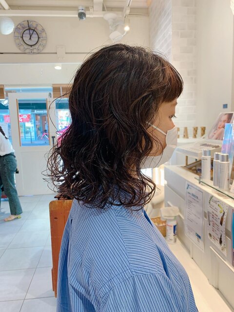 ナチュラルで可愛いカーリーヘアー