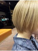 大人可愛い20代ハンサム金髪ボブ大人ショートボブブロンドヘア