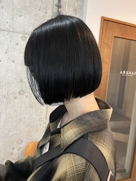 サクラ オモテサンドウ(SAKURA) ミニボブ　前下がり　切りっぱなし　黒髪ボブ　表参道