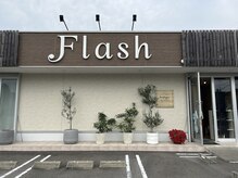 フラッシュ 高蔵寺店の雰囲気（広々としたドアで車椅子の方も入りやすいです。）