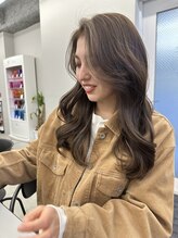 顔周りにデザインレイヤーを入れることで印象が180度変わり、かわいさUP”「錦糸町/レイヤーカット］