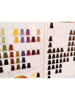 気になる白髪をカバーし、抜け感のある上品な仕上がりに♪