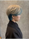センターパート×ブロンド×ターコイズブルー