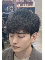 ジェットブラックキューサンロク(JET BLACK 936) 取れかけをデザインした無造作ルーズパーマ