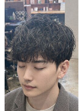 ジェットブラックキューサンロク(JET BLACK 936) 取れかけをデザインした無造作ルーズパーマ