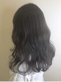 グレージュ × ウェーブヘア