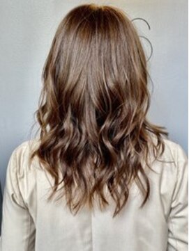 ザ エス(the S) ｔｈｅＳ♪アディクシーでベージュカラーのゆるふわ艶ミディ